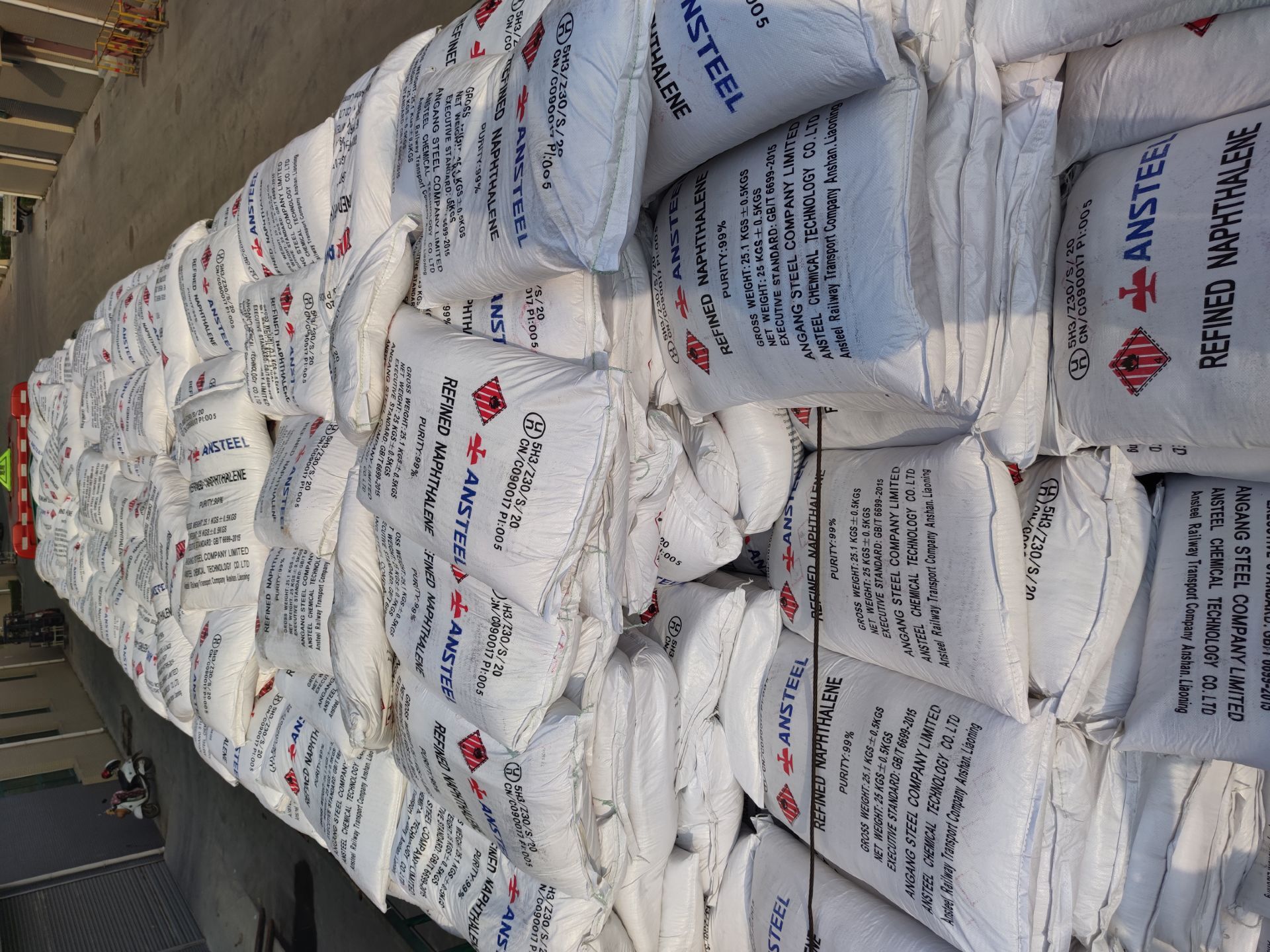 經(jīng)堿洗的原料餾分提取工業(yè)萘的原理是什么？